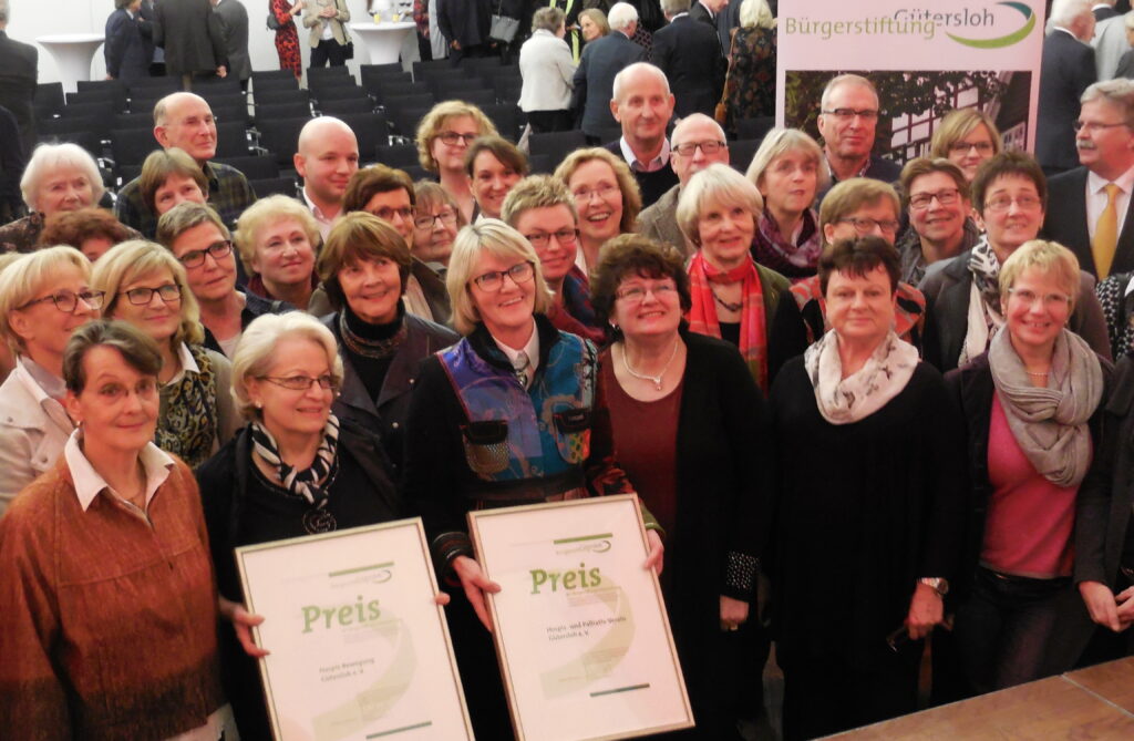 Bild von der Preisverleihung mit unseren Ehrenamtlichen