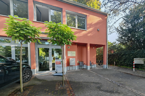 Frontansicht Gebäude Hospiz- und Palliativ-Verein Hochstraße 19